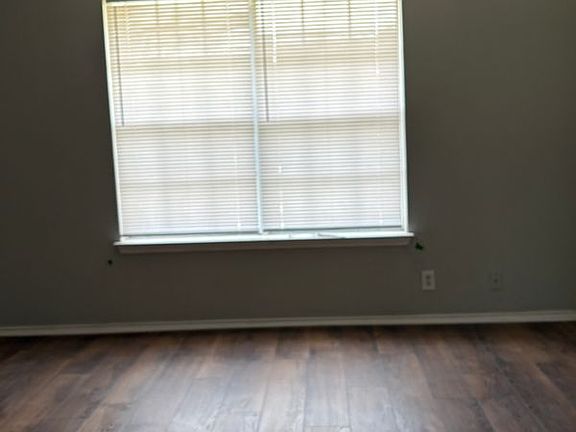 3rd image of 10831 Laurel Crk