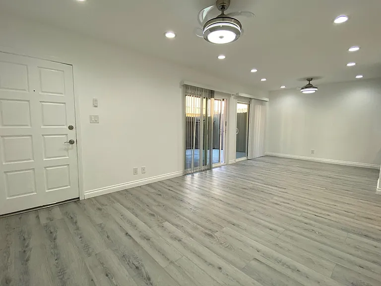 513 Avenue G #G — Photo 33