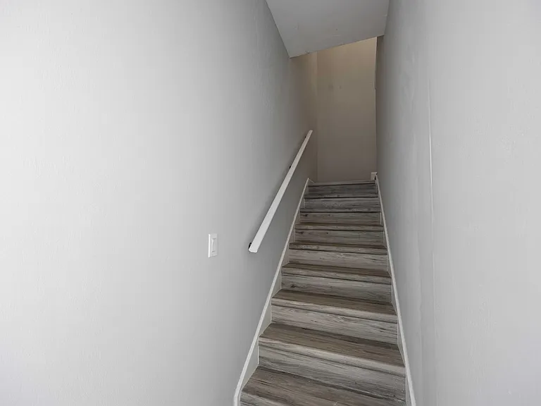 NW 15th Ln — Photo 9