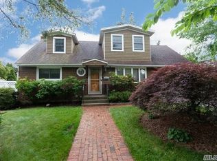 46 W Walnut St, Farmingdale, NY