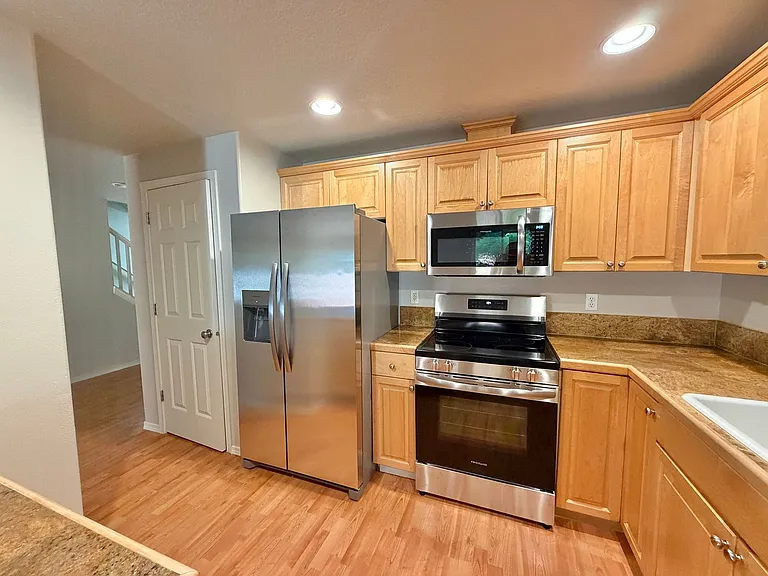 8007 NE 38th Ave — Photo 9