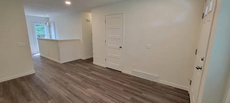2 bed, 1.5 bath, 1050 sqft, $1,650 — Photo 4