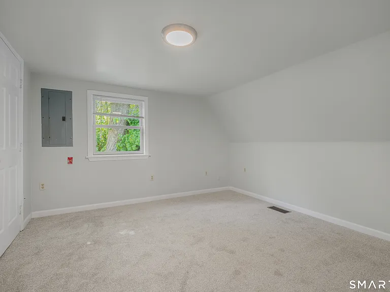 17 Sylvester St — Photo 16