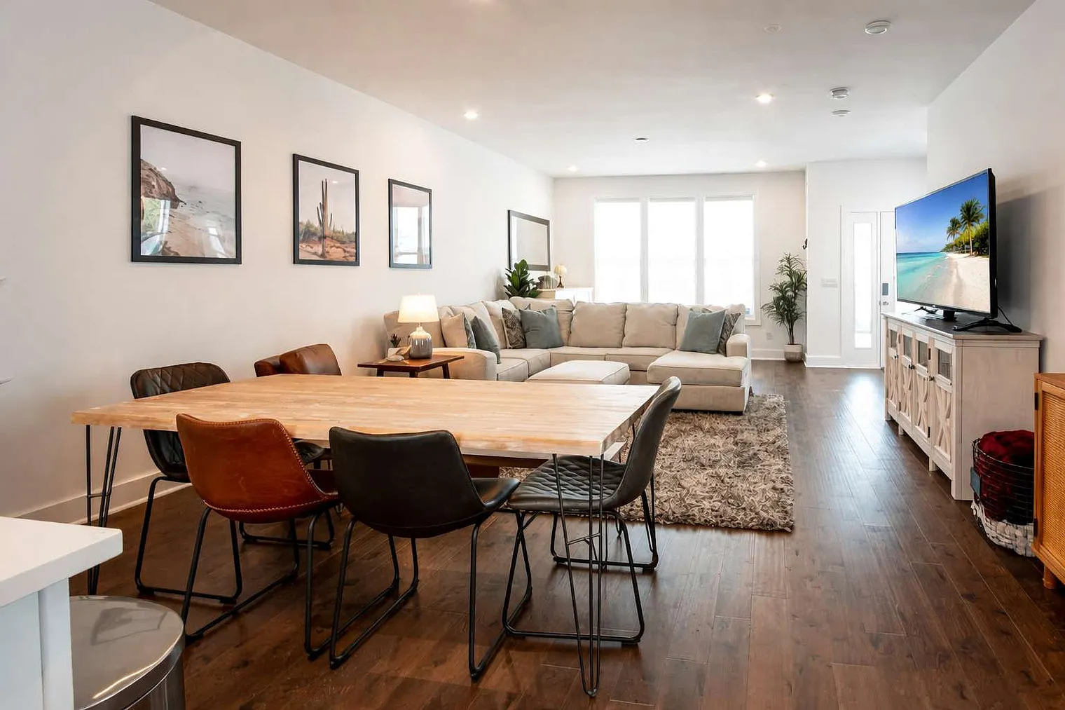 2 bed, 2.0 bath, 1485 sqft, $4,071 — Photo 3