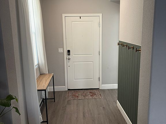 Entryway/foyer