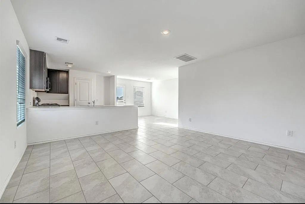 10821 SW 22nd St — Photo 4