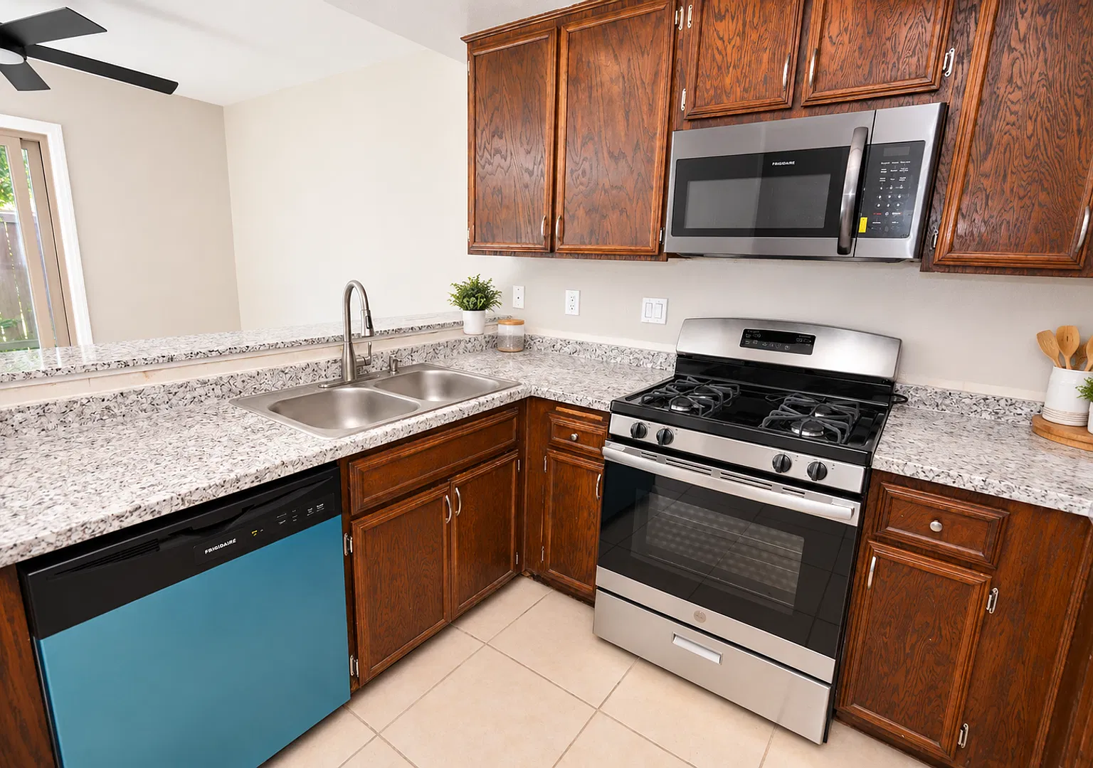 Cypress Park Townhomes — Photo 4