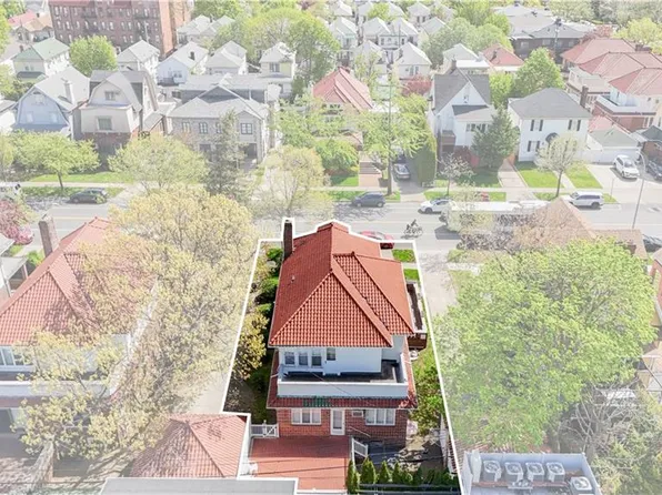 3098 Bedford Avenue HOUSE image 4 of 5