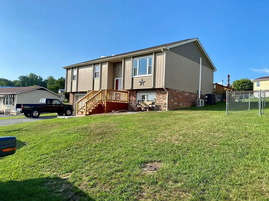 229 Lakeland Dr photo 1
