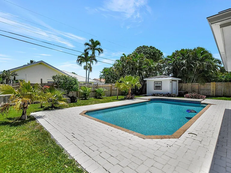 832 SW 10th Ave — Photo 40