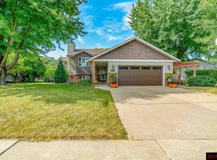1612 La Mar Dr, North Mankato, MN 56003