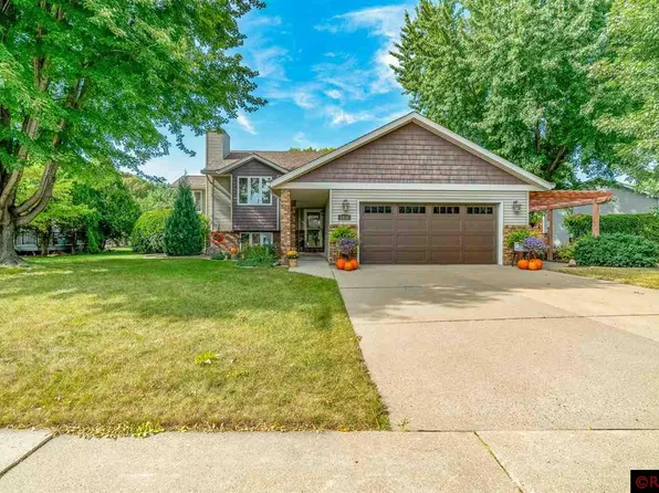 1612 La Mar Dr, North Mankato, MN 56003