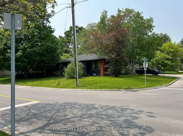1 Willis Dr, Aurora, ON L4G 2J8