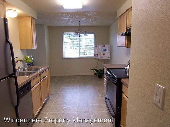 3rd image of 1935 Melrose St APT 102