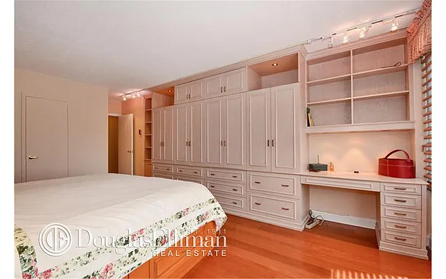 Sold by Douglas Elliman | media 35