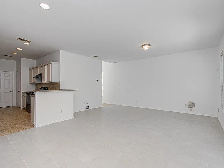 743 Hallsleigh Ln — Photo 14