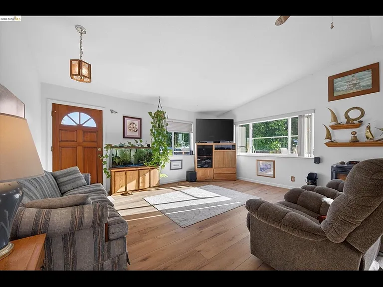 5014 Sandmound Blvd — Photo 3