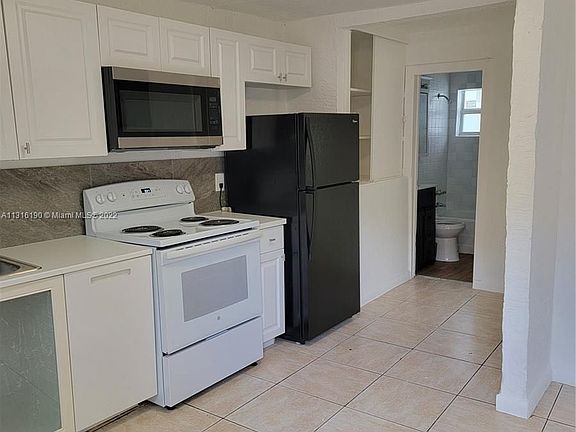 2nd image of 528 NW 23rd Ave #2
