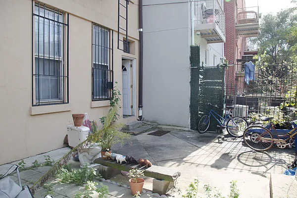 Rented by Isaac Silberstein, LREB | media 21