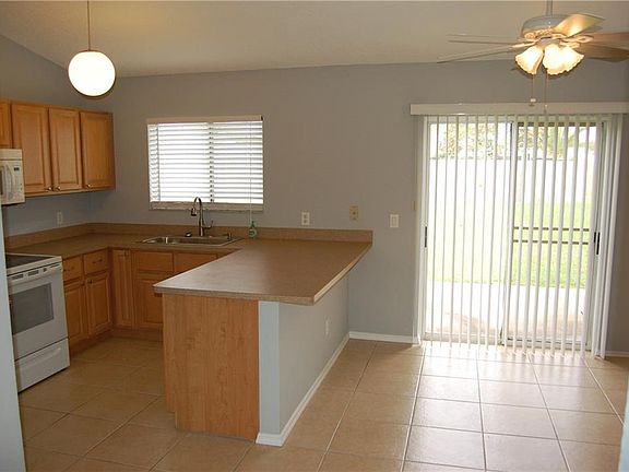 4th image of 2673 SE Melaleuca Blvd