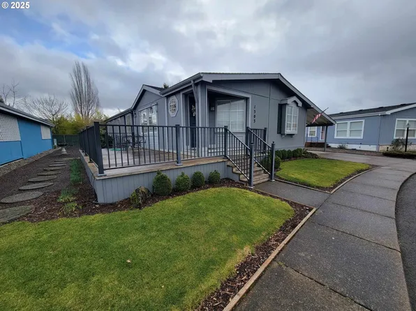1303 Settlers Loop Space 120, Forest Grove, OR 97116