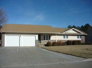 306 Rosewood Ct, Hesston, KS 67062