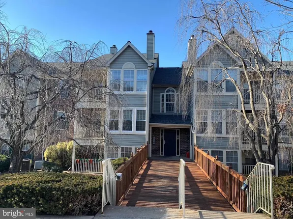 13107 Briarcliff Ter APT 211, Germantown, MD 20874
