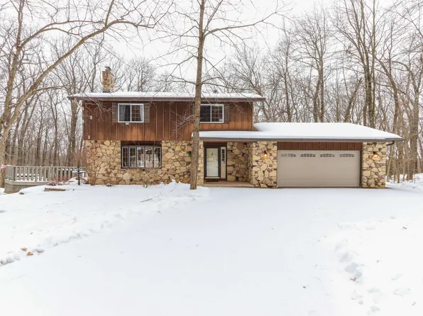 E2315 Woodridge Dr, Waupaca, WI 54981