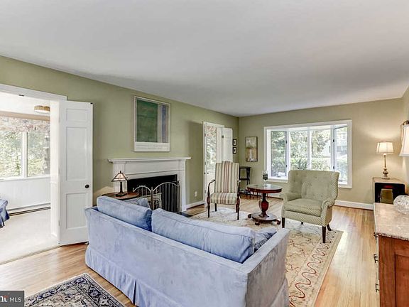 4th image of 1705 Oak Ln