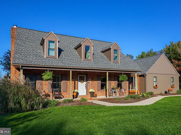 4th image of 65 Vanderbilt Dr
