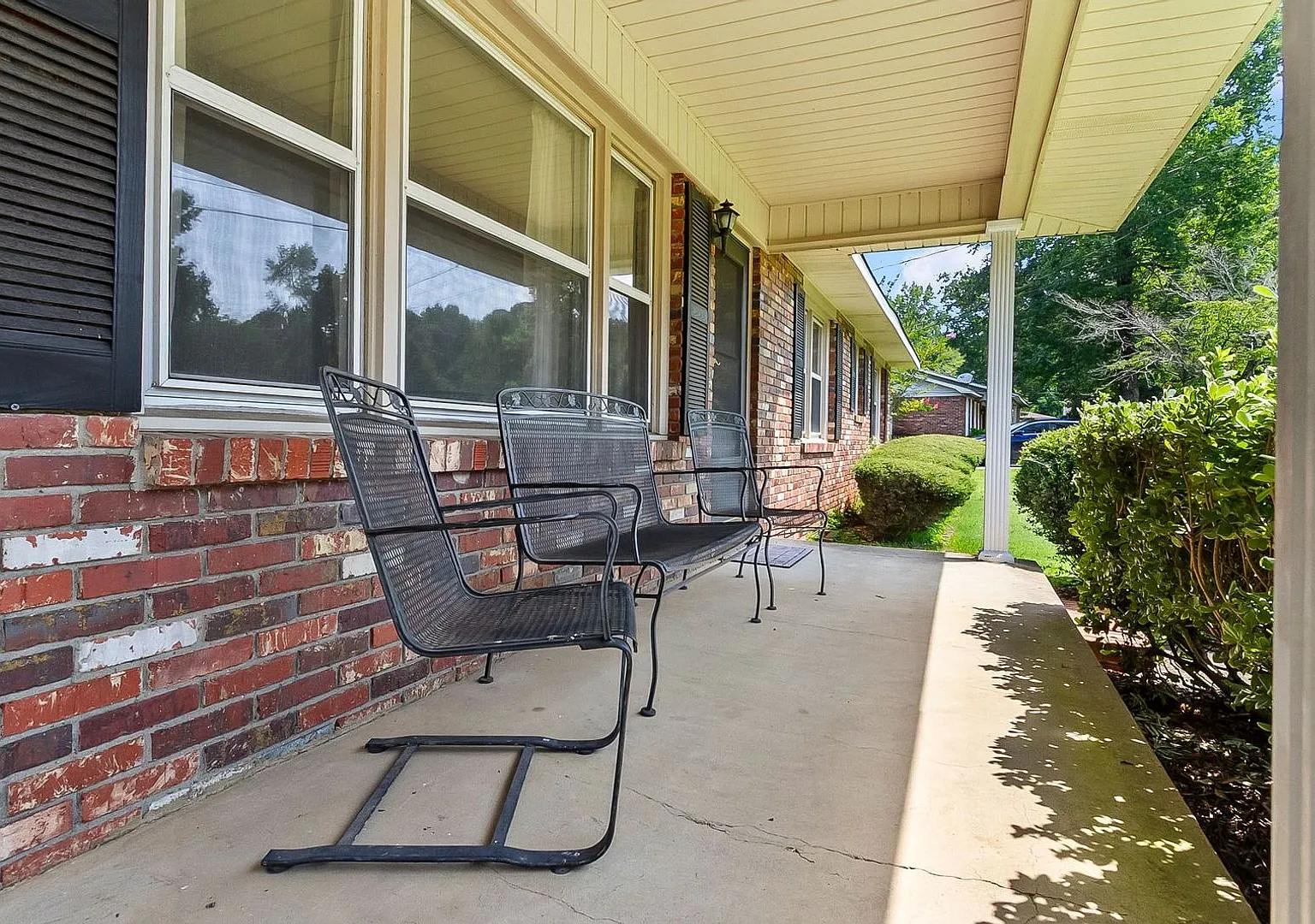 2496 Valley View Lane 3 Bed 2 Bath Available Now! — Photo 2