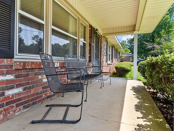 2nd image of 2496 Valley View Ln