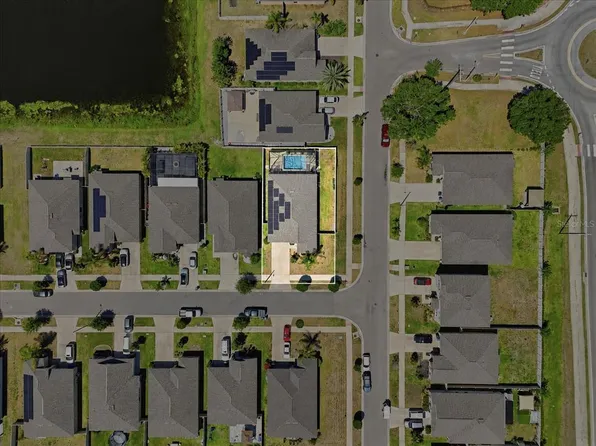 936 Zone Tailed Hawk Pl, Ruskin, FL 33570