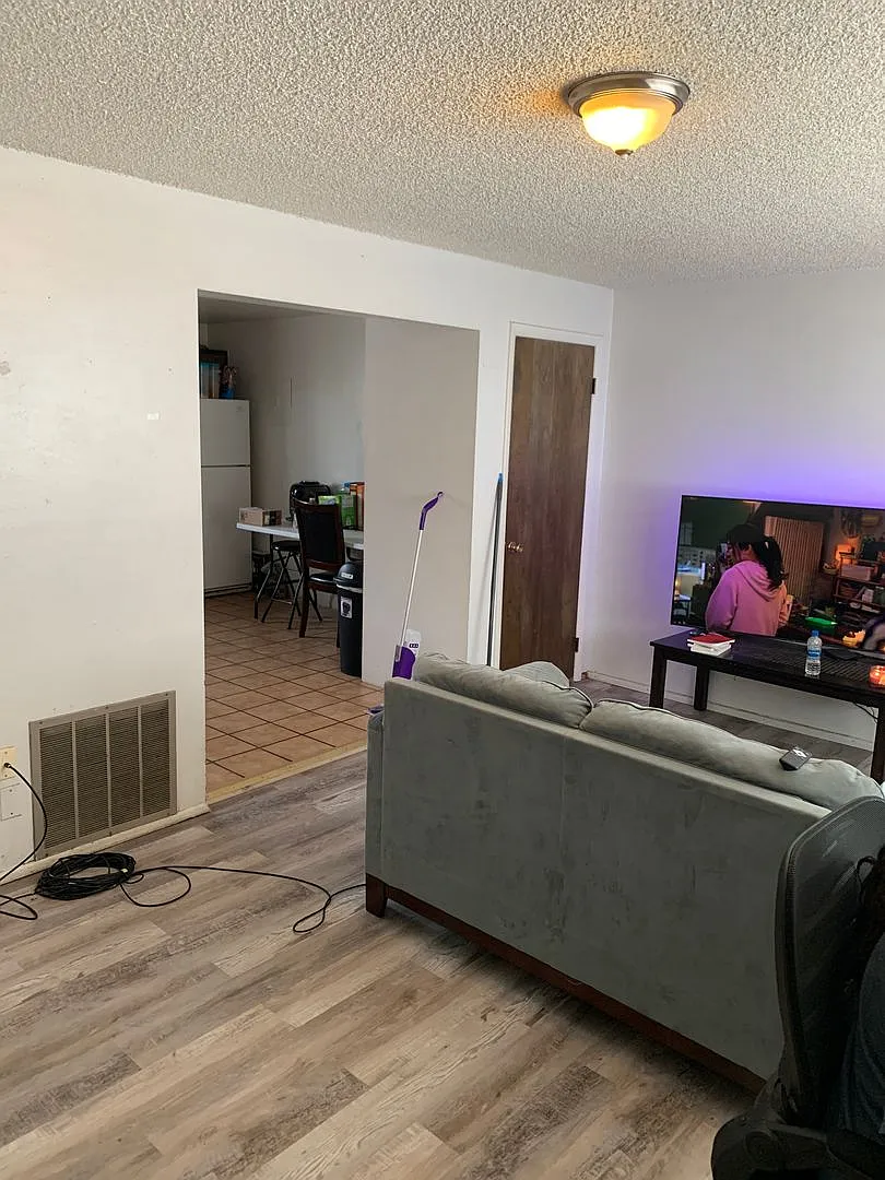 Cozy 2-Bedroom Apartment in Central Provo Available Now! — Photo 2