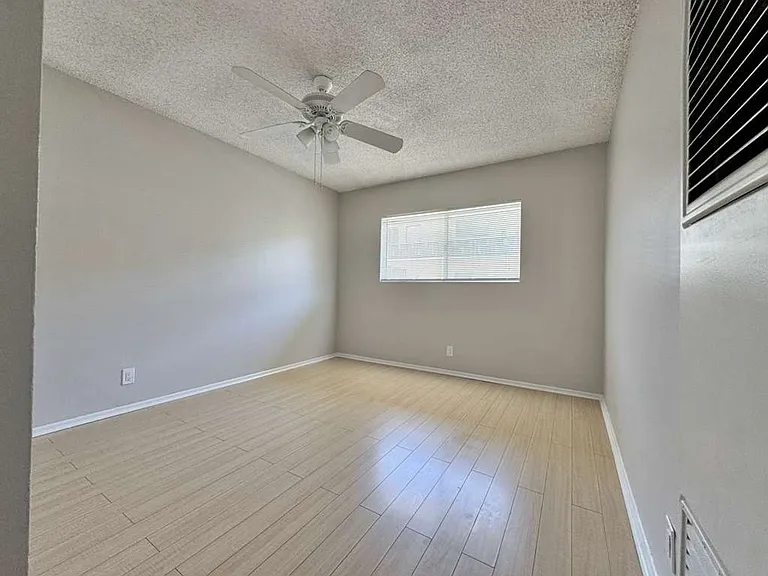 731 N Azusa Ave — Photo 8