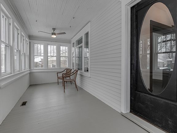 2nd image of 829 N Madison St