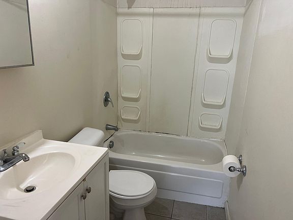 5th image of 7 N 4th St APT 5