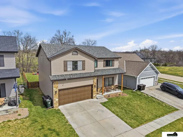 941 Scotts Creek Ct, Hickman, NE 68372