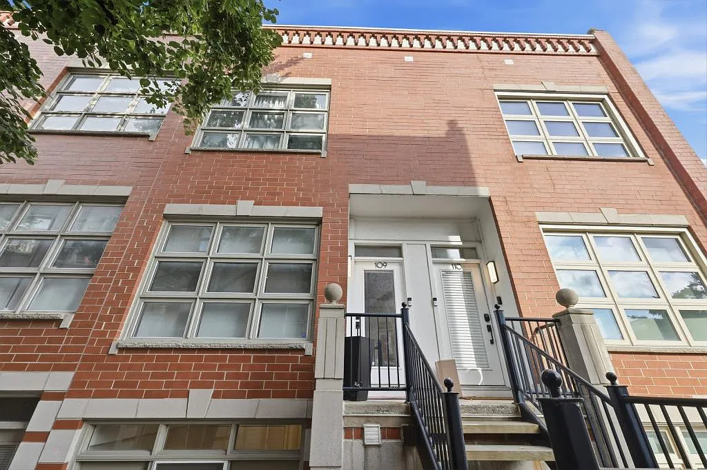 855 W Erie St — Photo 2
