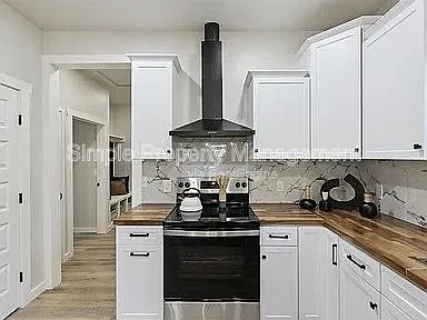 1951 NW 11th St — Photo 12