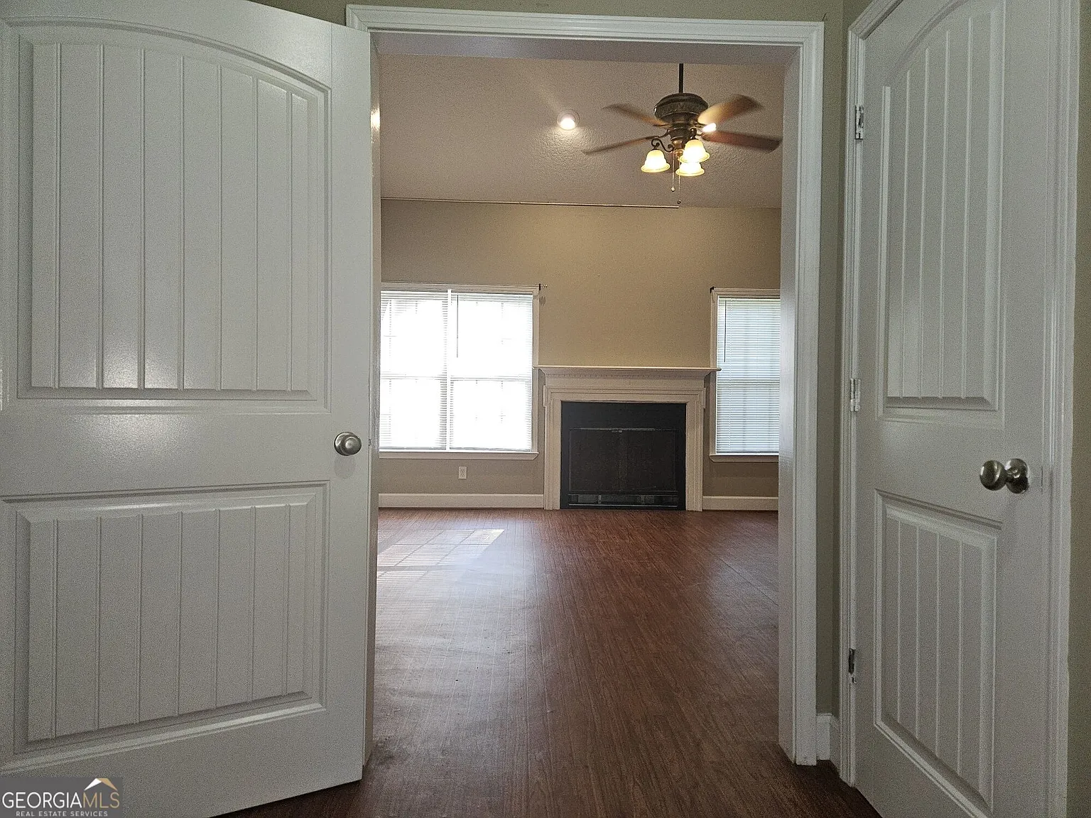 2 bed, 2.0 bath, 1819 sqft, $1,495 — Photo 2