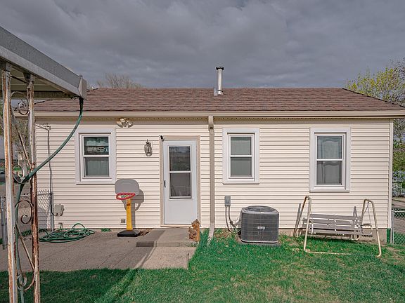 5th image of 3001 S Coral St