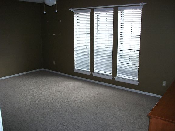 4th image of 307 Teakwood Ln