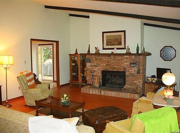 5th image of 3305 El Miner Dr