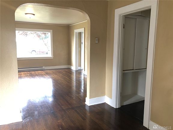 3rd image of 818 Canyon Ct