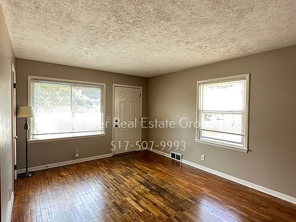 3rd image of 1406 Knollwood Ave
