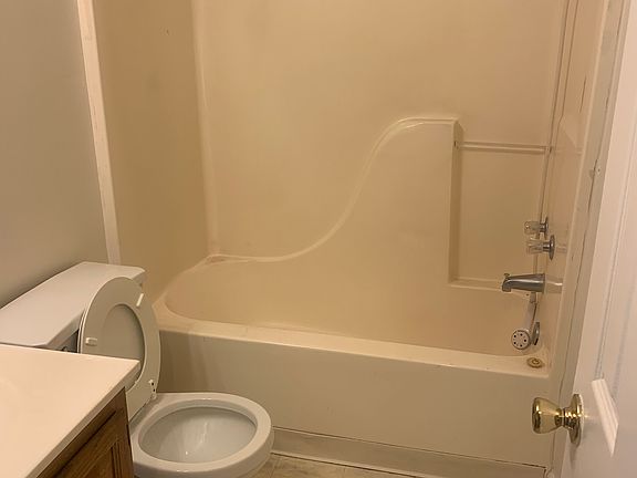 5th image of 124 Hidden Valley Dr