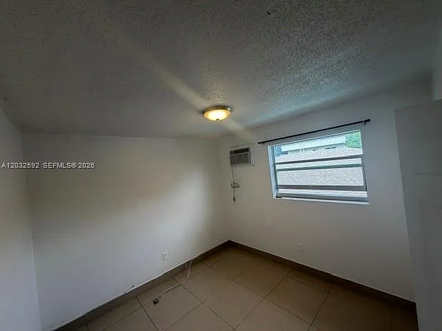 1045 SW 4th St #5 — Photo 8