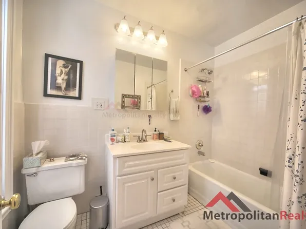 131 Seventh Avenue image 1 of 9