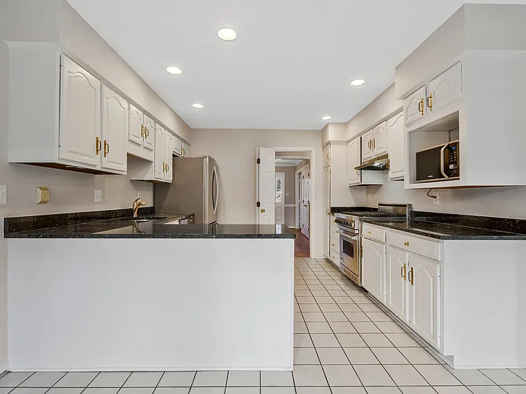 1215 Delta Glen Ct — Photo 17